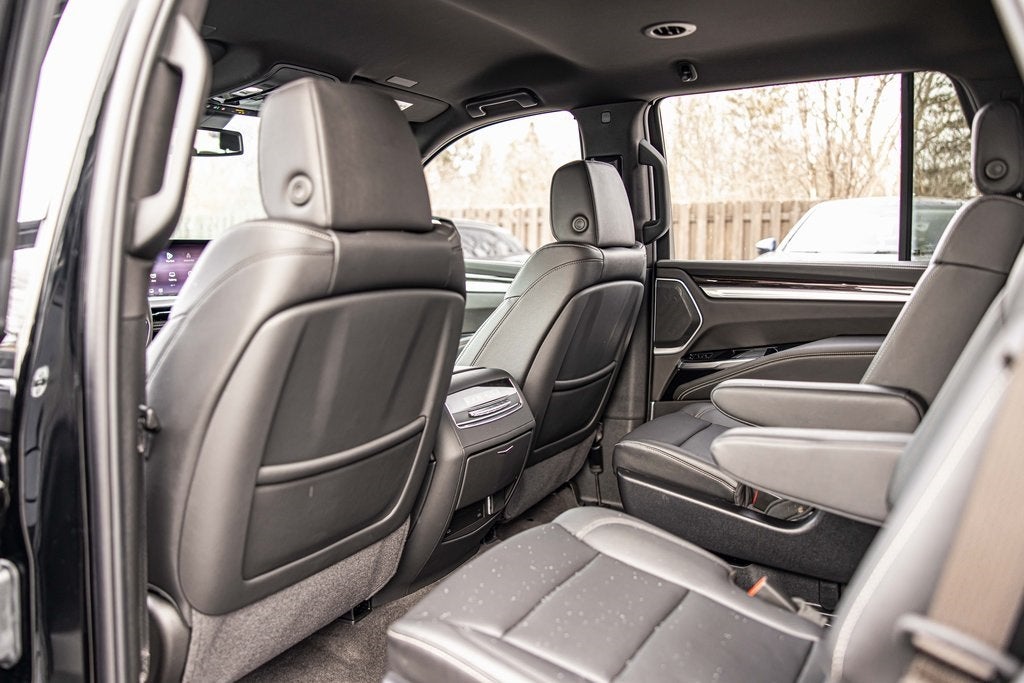 2025 Cadillac Escalade Luxury