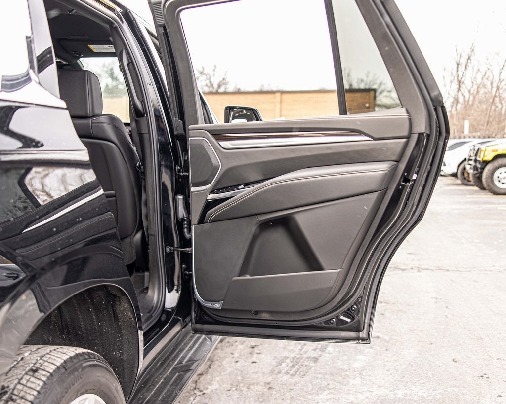 2025 Cadillac Escalade Luxury