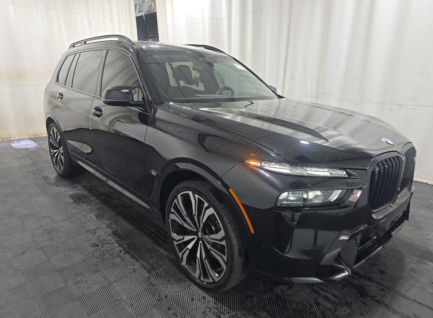 2025 BMW X7 M60i