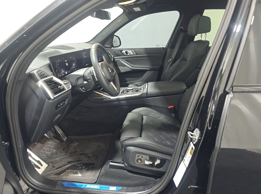 2025 BMW X7 M60i