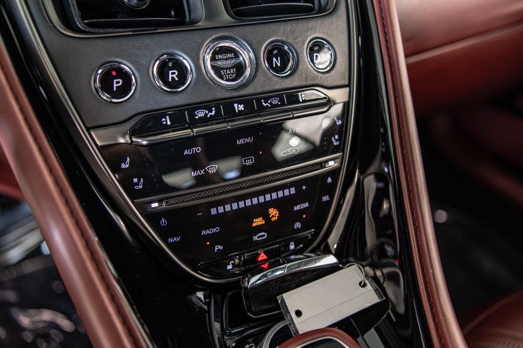 2018 Aston Martin DB11 Base
