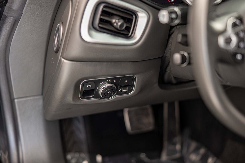 2020 Aston Martin DB11 Base