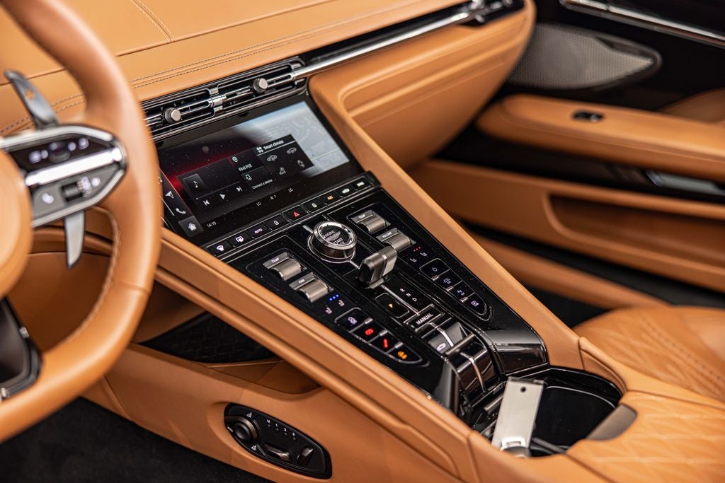 2025 Aston Martin DB12 Volante