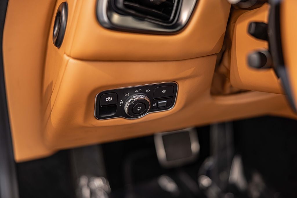 2023 Aston Martin Vantage Base