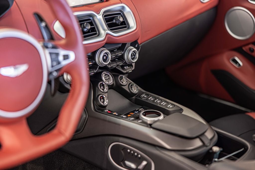 2023 Aston Martin Vantage v8