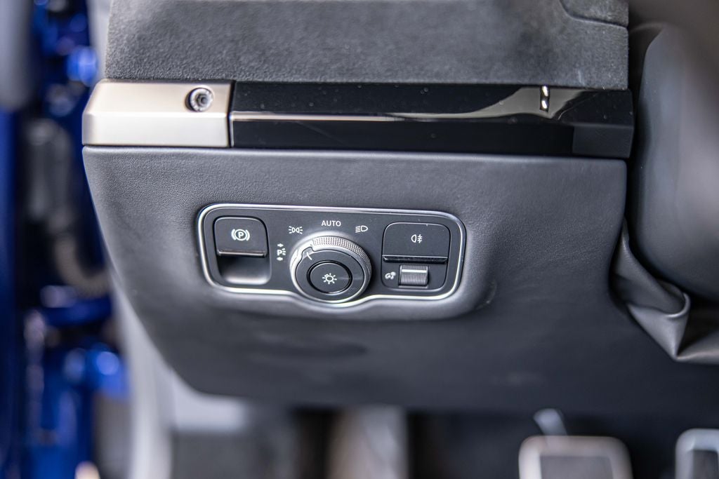 2025 Aston Martin Vantage Base