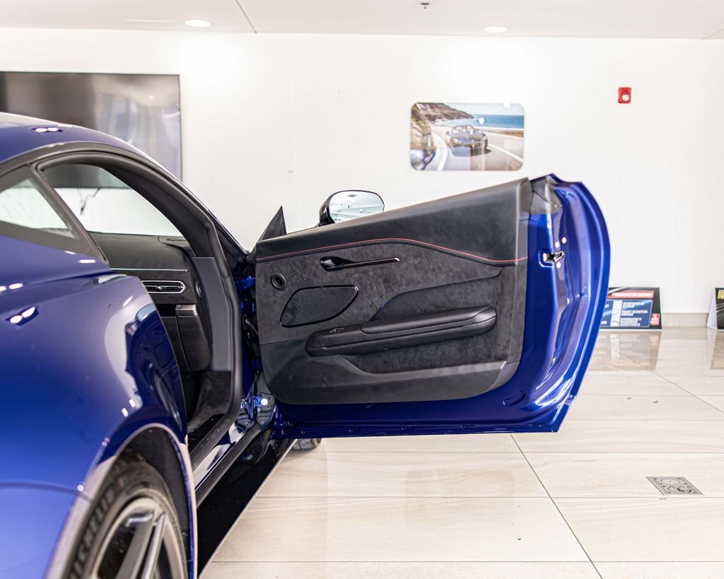 2025 Aston Martin Vantage Base