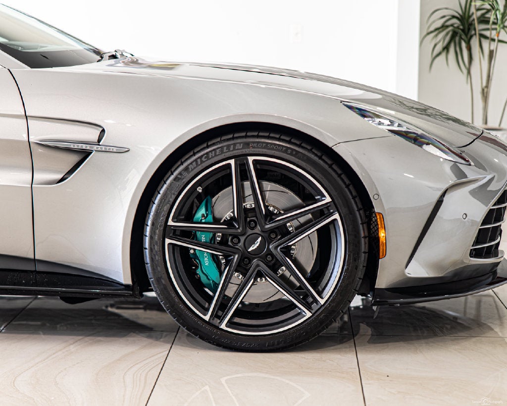 2025 Aston Martin Vantage Base