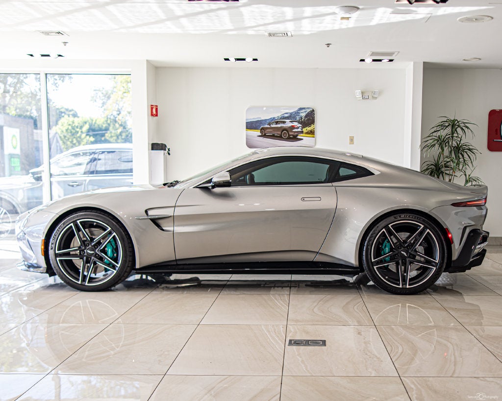 2025 Aston Martin Vantage Base