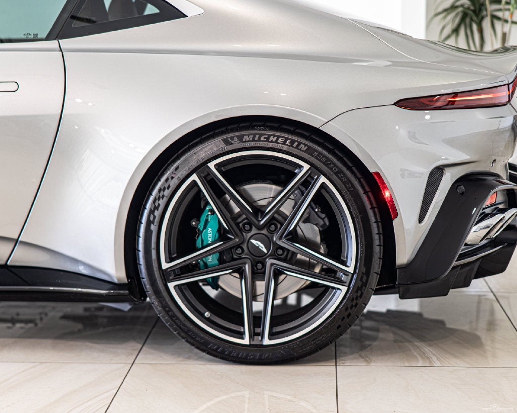 2025 Aston Martin Vantage Base