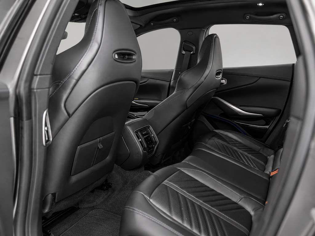 2023 Aston Martin DBX 707