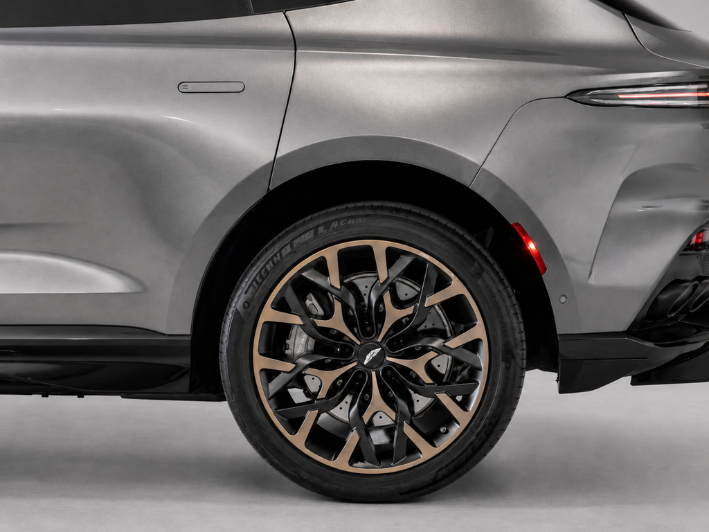 2023 Aston Martin DBX 707