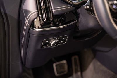 2025 Aston Martin DBX 707