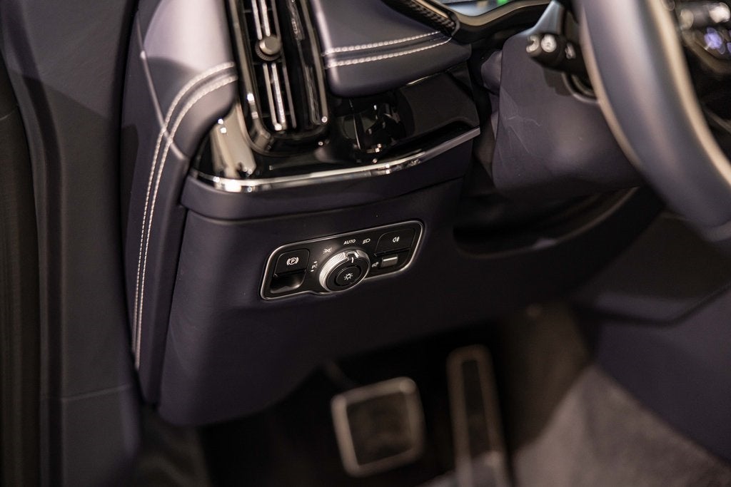 2025 Aston Martin DBX 707