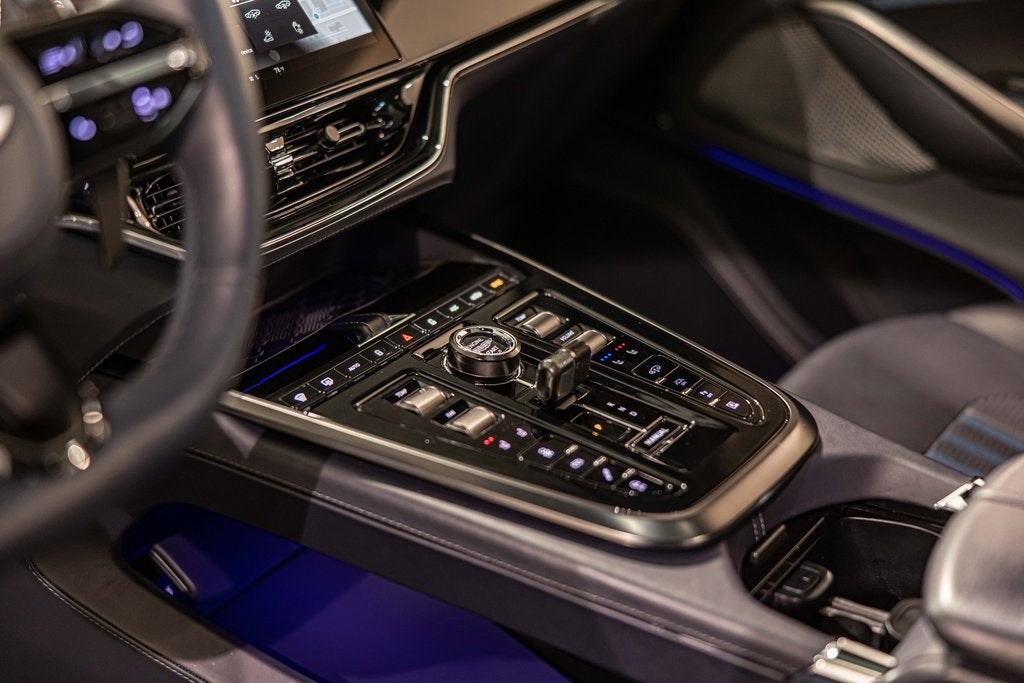 2025 Aston Martin DBX 707