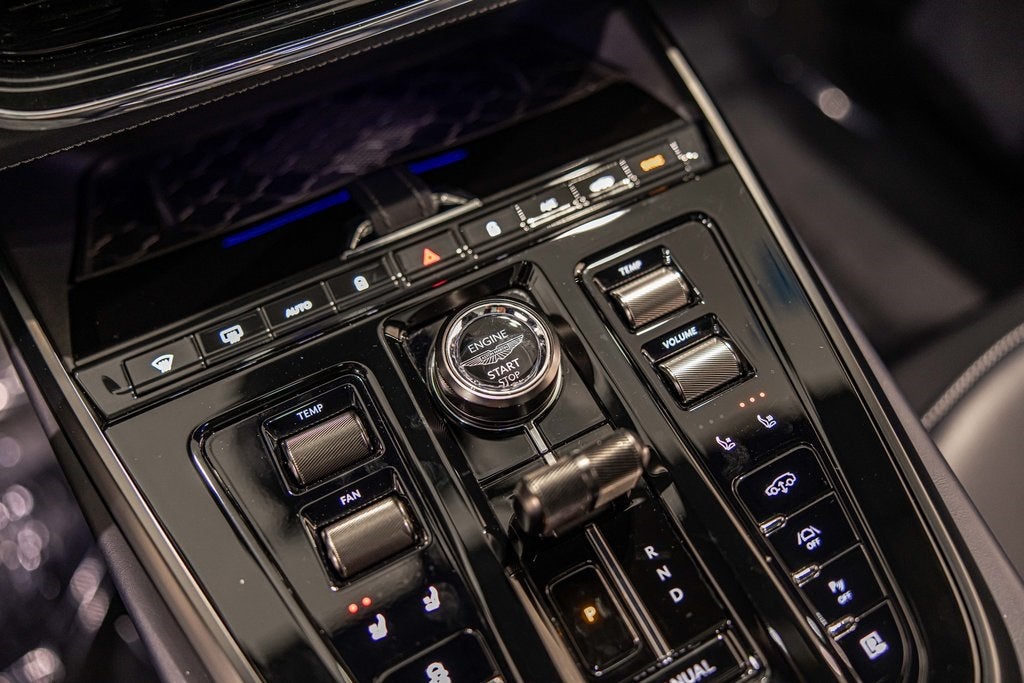 2025 Aston Martin DBX 707