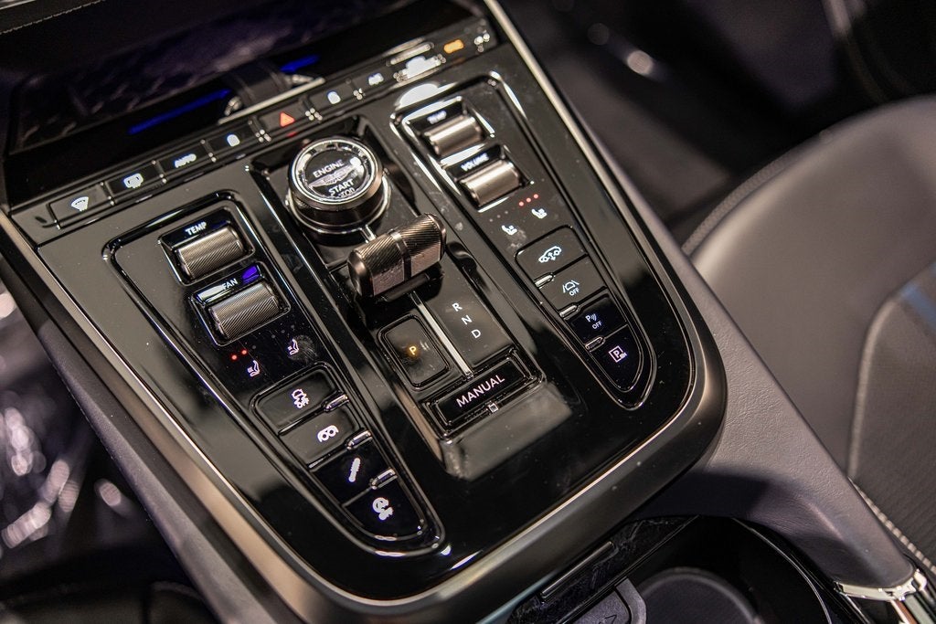 2025 Aston Martin DBX 707