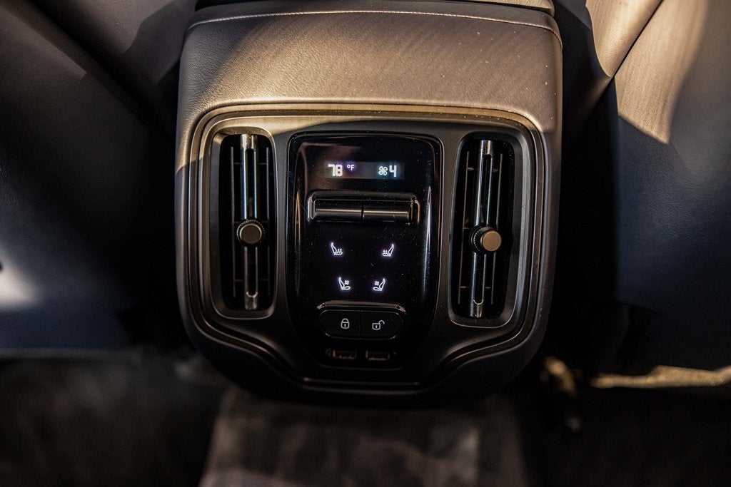 2025 Aston Martin DBX 707