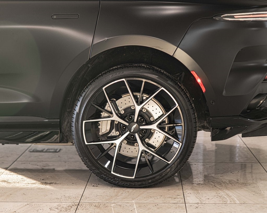 2025 Aston Martin DBX 707