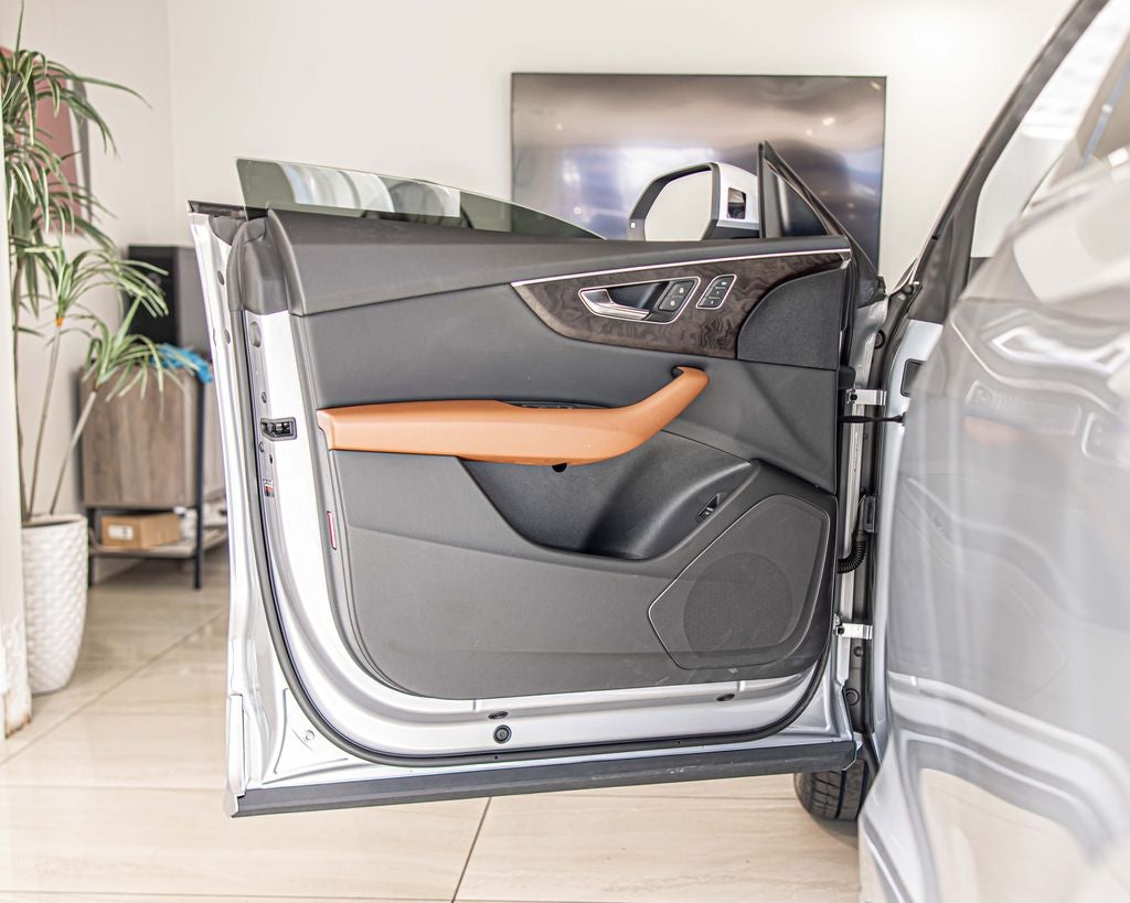 2022 Audi Q8 55 Premium quattro