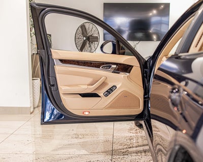 2016 Porsche Panamera 4