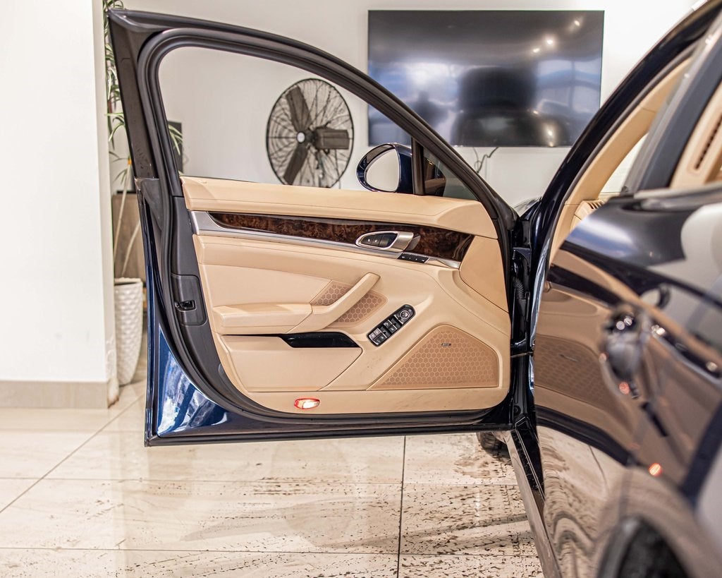 2016 Porsche Panamera 4