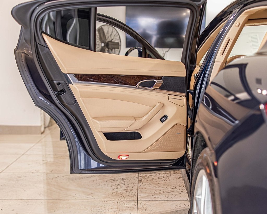 2016 Porsche Panamera 4