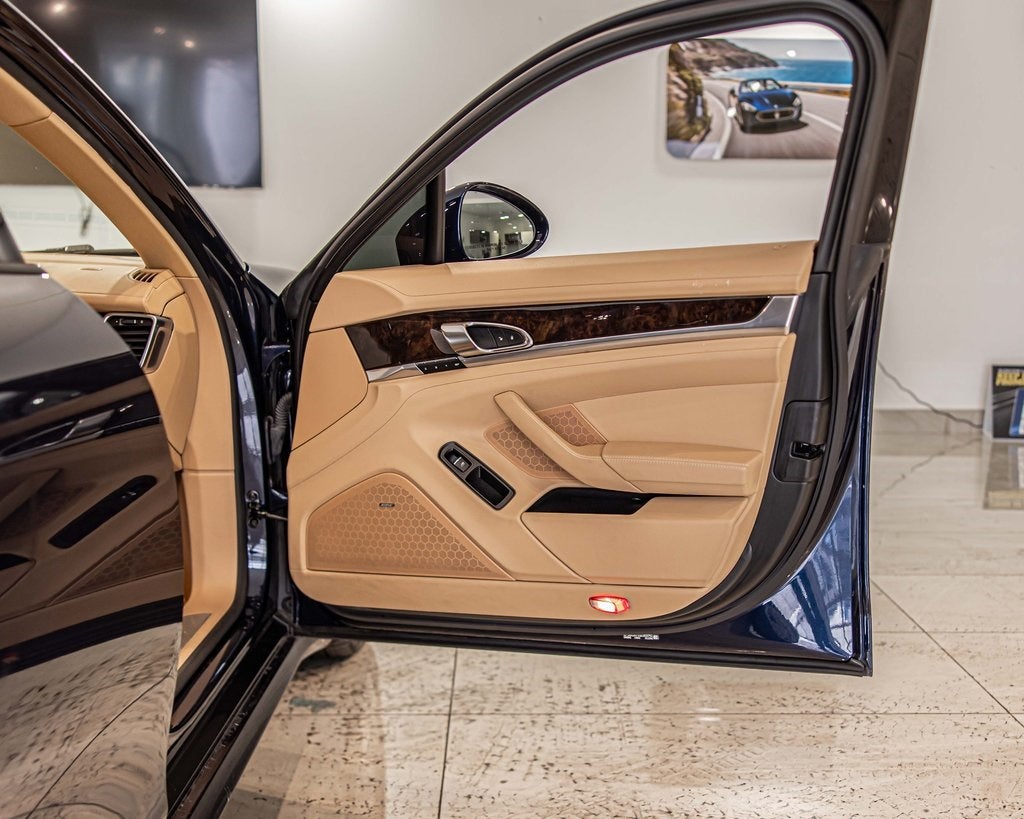 2016 Porsche Panamera 4