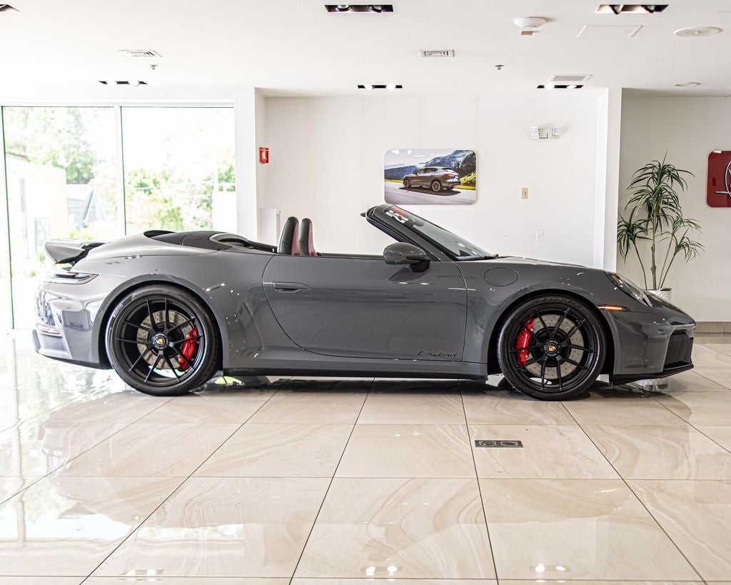 2025 Porsche 911 Carrera 4 GTS