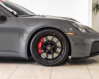 2025 Porsche 911 Carrera 4 GTS