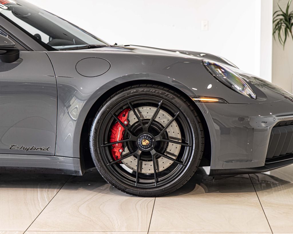 2025 Porsche 911 Carrera 4 GTS