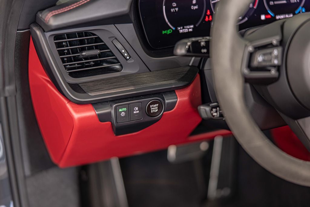 2025 Porsche 911 Carrera 4 GTS