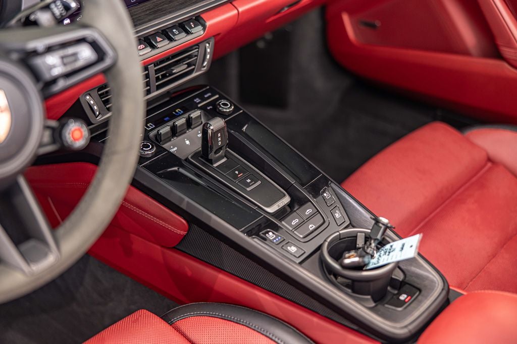 2025 Porsche 911 Carrera 4 GTS