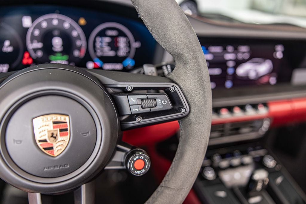 2025 Porsche 911 Carrera 4 GTS