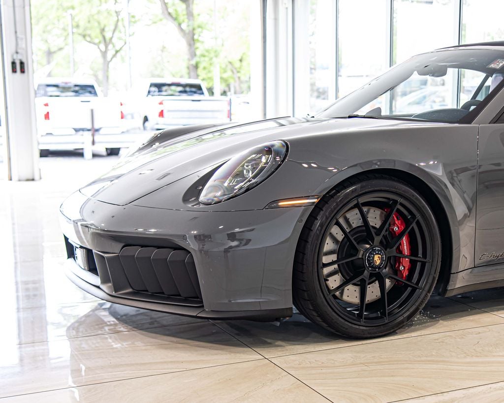 2025 Porsche 911 Carrera 4 GTS