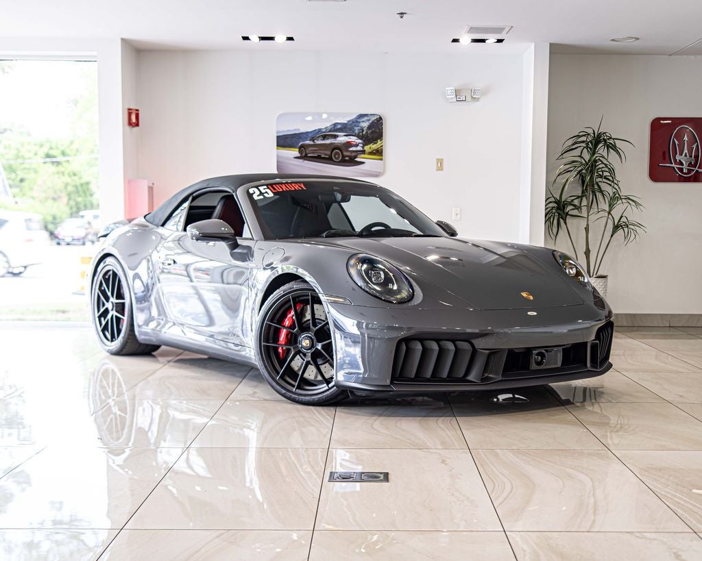 2025 Porsche 911 Carrera 4 GTS