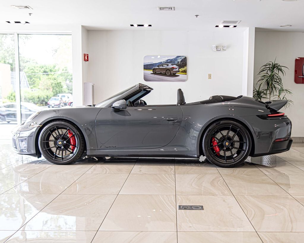 2025 Porsche 911 Carrera 4 GTS