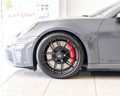 2025 Porsche 911 Carrera 4 GTS