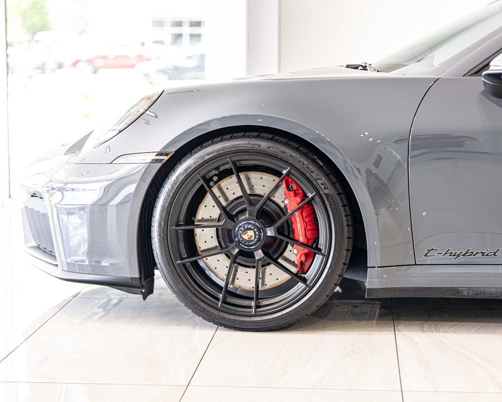 2025 Porsche 911 Carrera 4 GTS