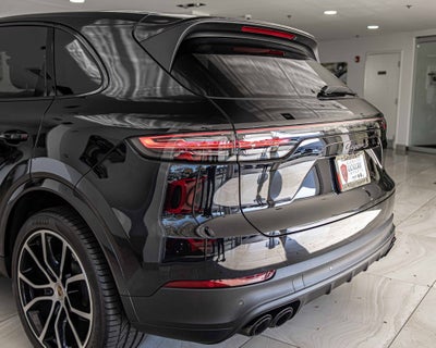 2022 Porsche Cayenne S Platinum Edition