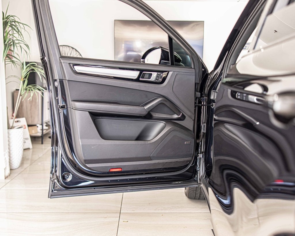 2022 Porsche Cayenne S Platinum Edition