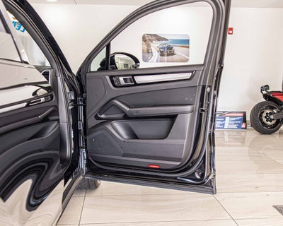 2022 Porsche Cayenne S Platinum Edition