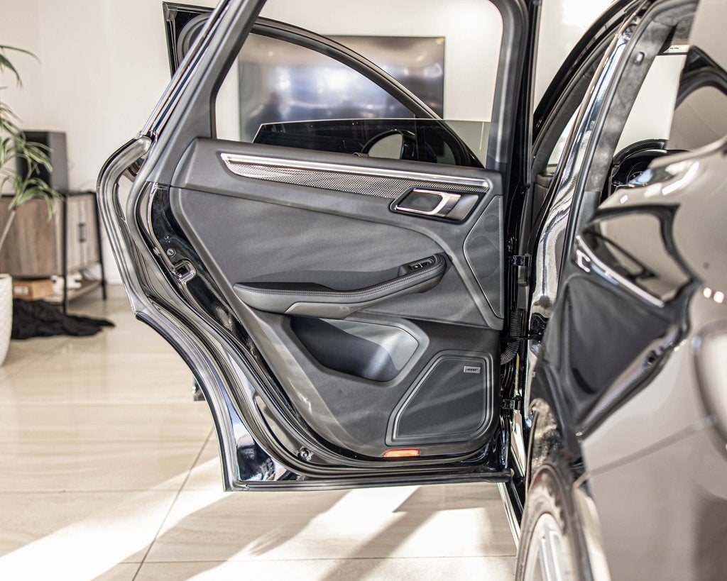 2021 Porsche Macan Turbo