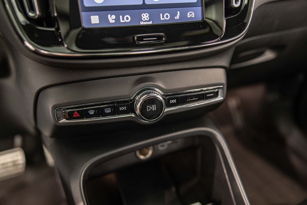 2021 Volvo XC40 Recharge Pure Electric P8