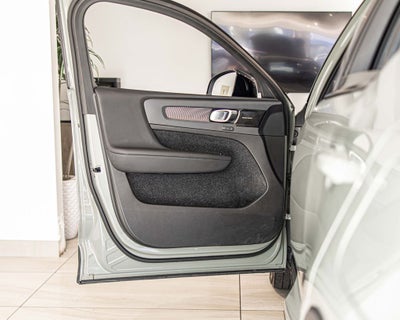 2021 Volvo XC40 Recharge Pure Electric P8