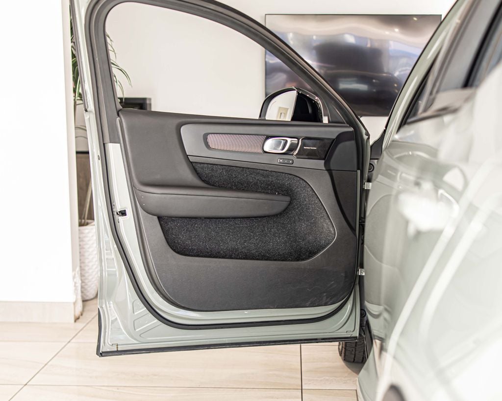2021 Volvo XC40 Recharge Pure Electric P8