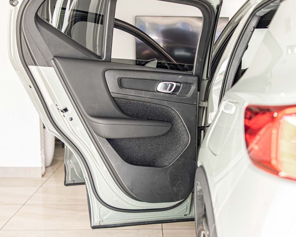 2021 Volvo XC40 Recharge Pure Electric P8
