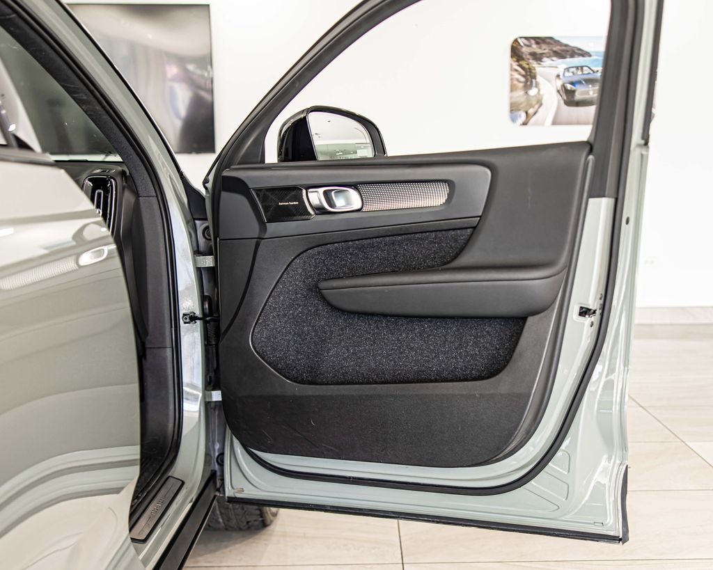 2021 Volvo XC40 Recharge Pure Electric P8