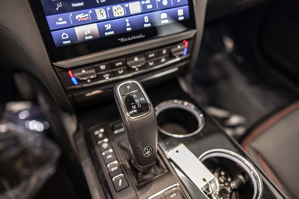 2023 Maserati Quattroporte Modena Q4