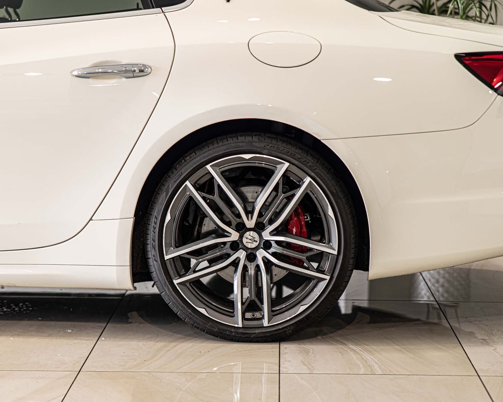 2023 Maserati Quattroporte Modena Q4